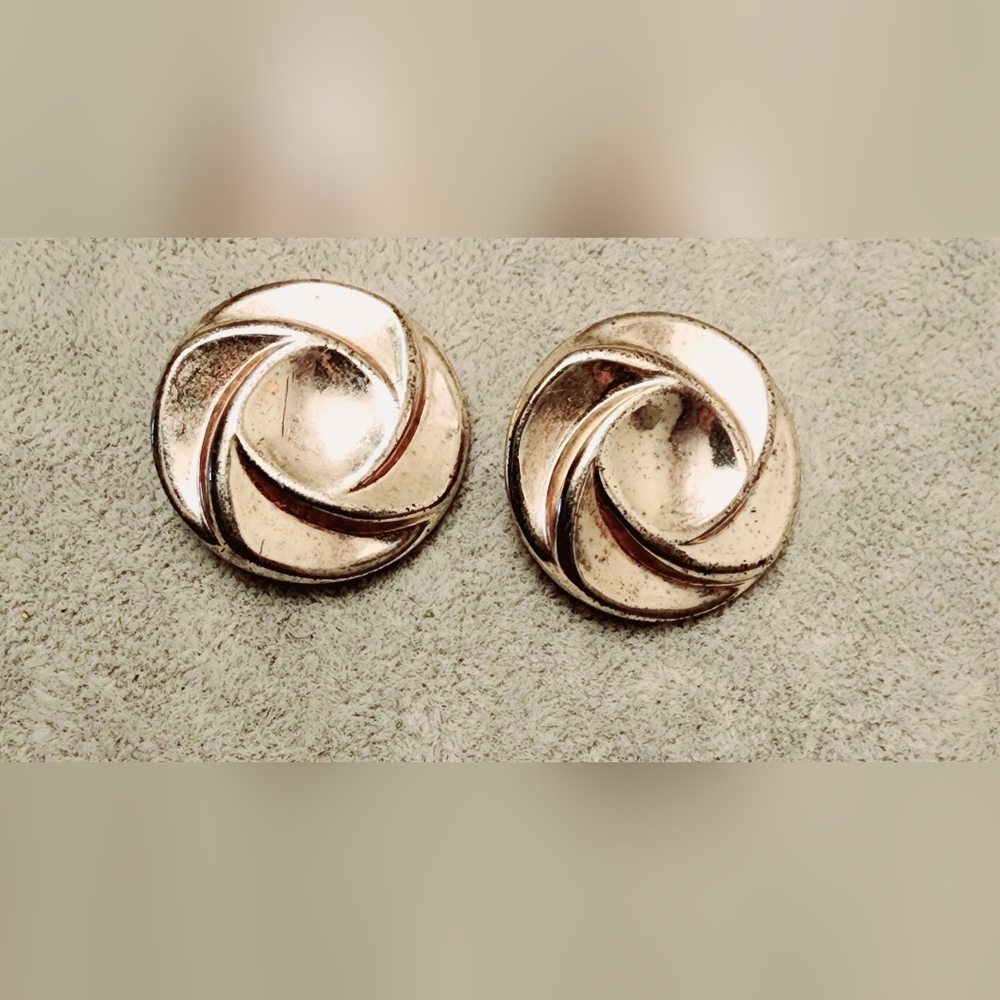 Vintage silver tone Avon signed abstract swirl open flower clip on earrings
